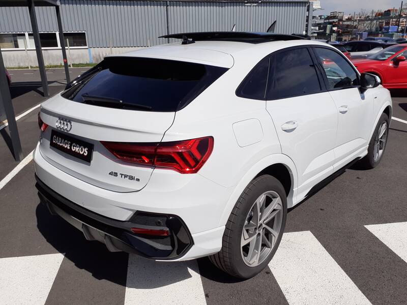 Photo de la voiture AUDI Q3 SPORTBACK 45 TFSIe  245 ch S tronic 6 S line