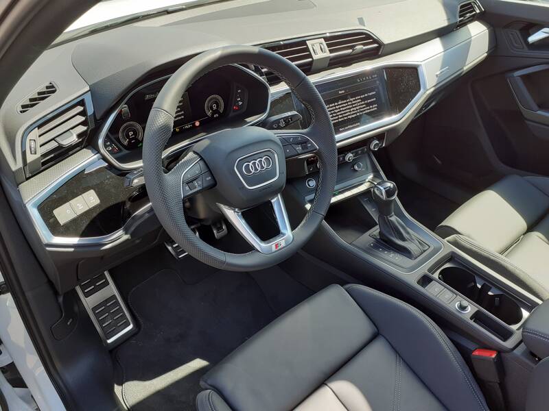 Photo de la voiture AUDI Q3 SPORTBACK 45 TFSIe  245 ch S tronic 6 S line