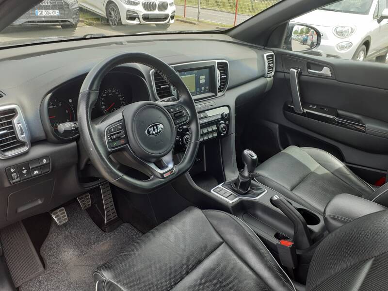 Photo de la voiture KIA SPORTAGE 2.0 CRDi 136 ISG 4x2 GT Line