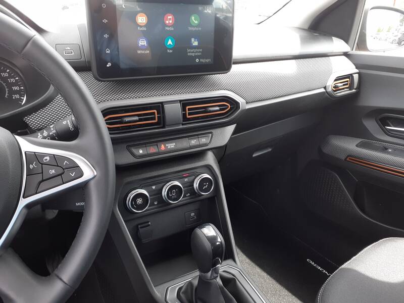 Photo de la voiture DACIA SANDERO TCe 90 CVT Stepway Confort