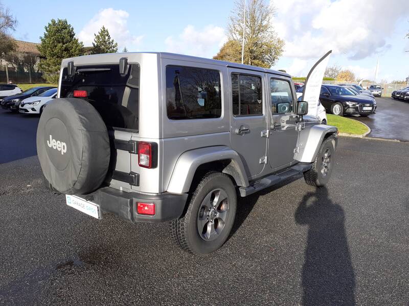 JEEP Wrangler Sahara grise avec personnage et moto cross